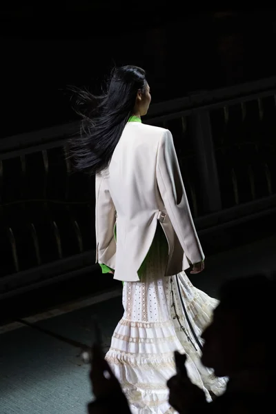 Look 15